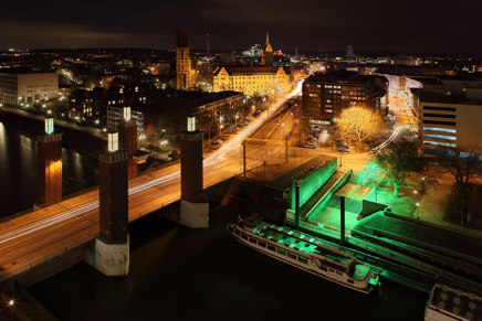 Blick über Duisburg II – Schwanentor und Altstadt.jpg