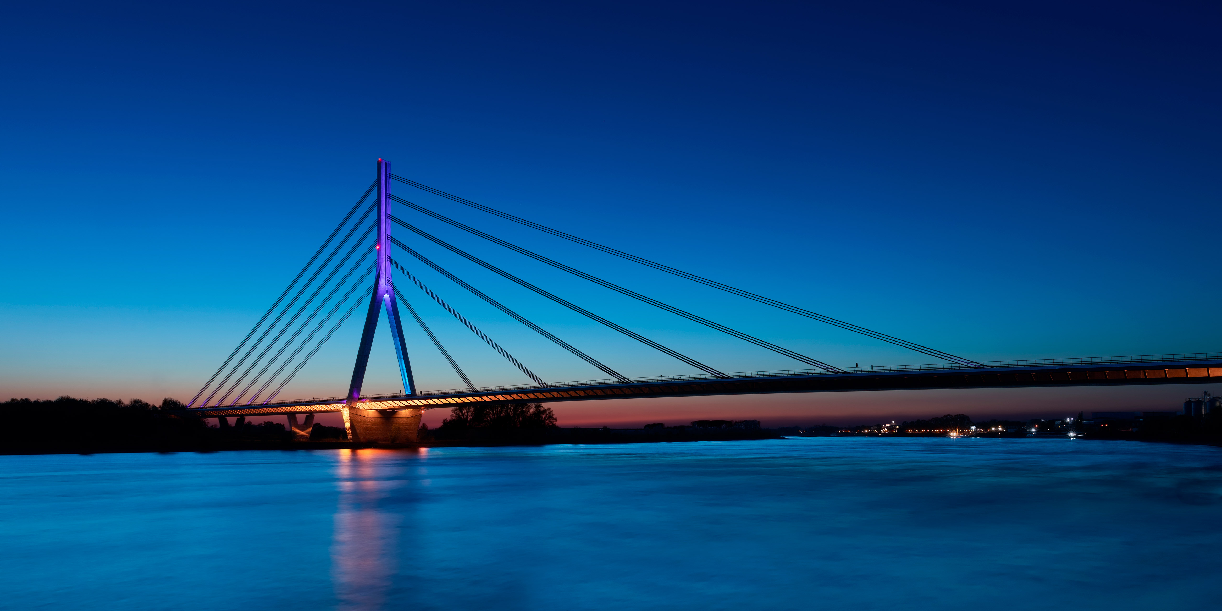 PUR III pano - Rheinbrücke Wesel.jpg