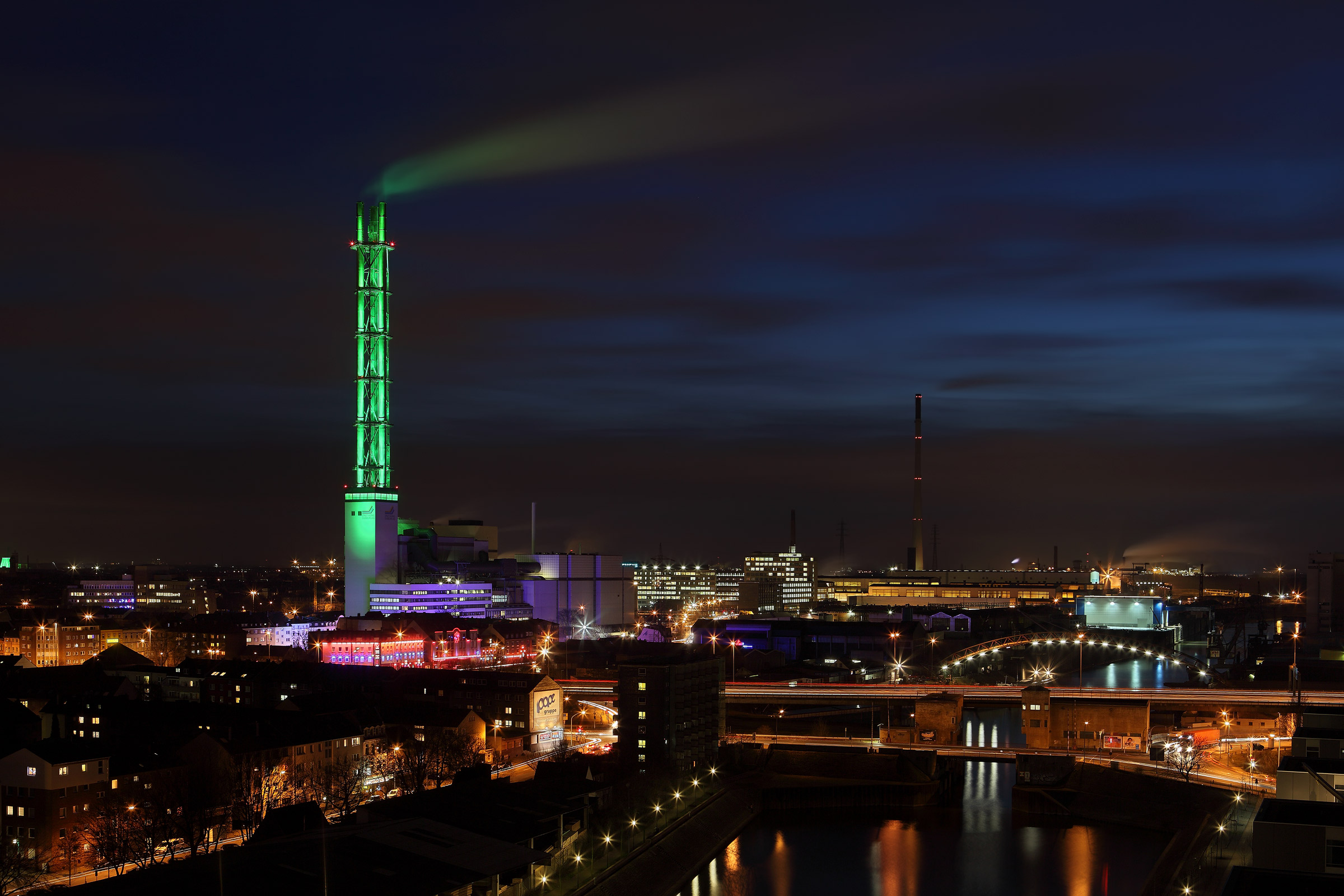 Blick über Duisburg - Aussenhafen und Stadtwerke.jpg