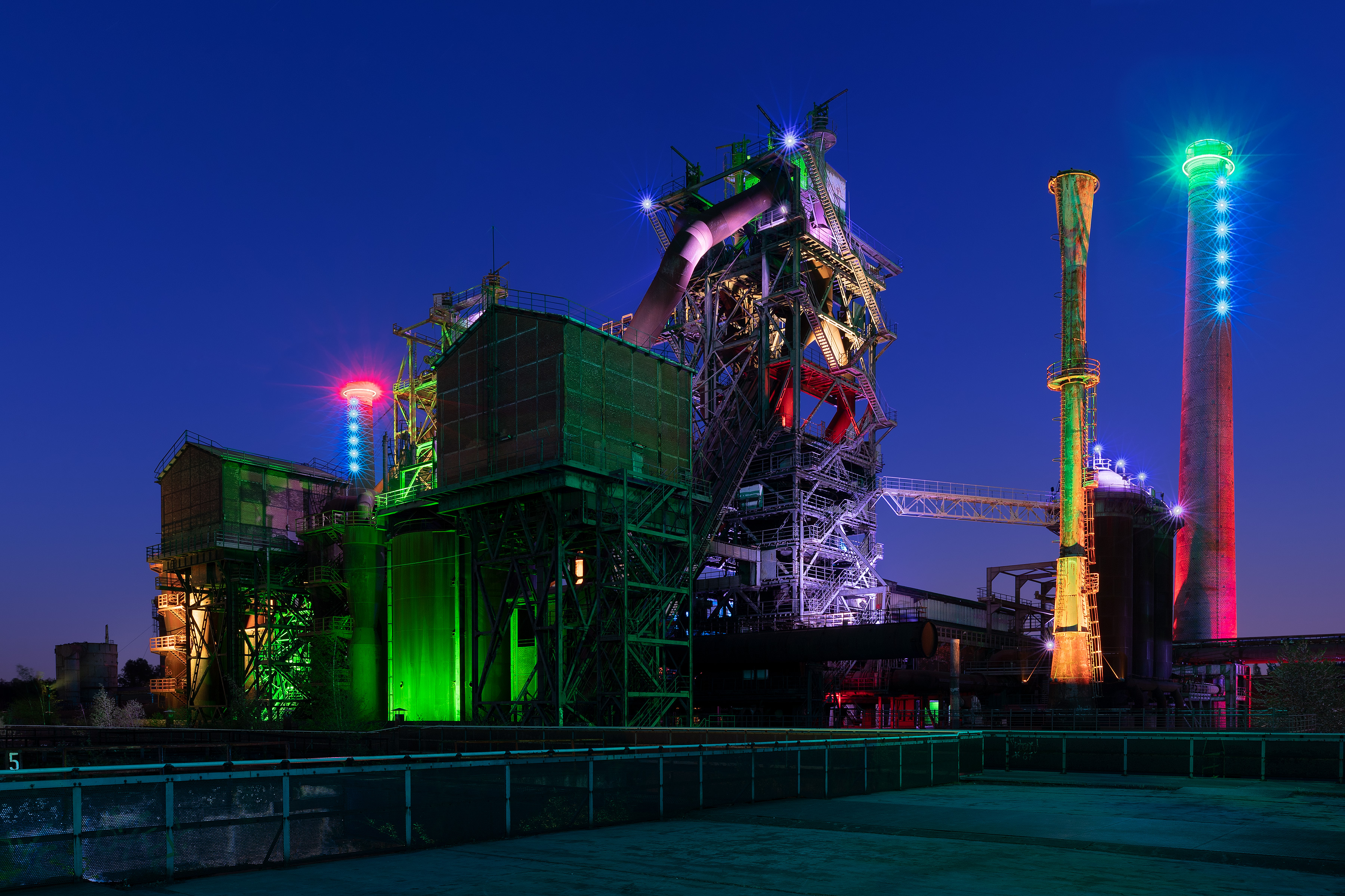 Landschaftspark Duisburg Nord - Blick auf Hochofen 2.jpg