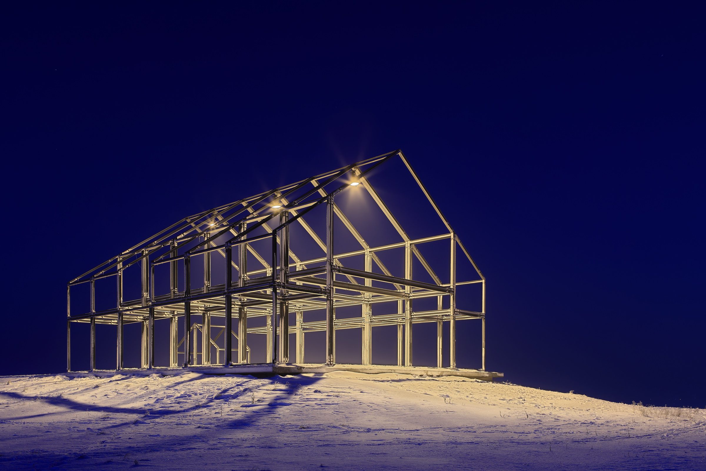 Eisiges Hallenhaus im Winter II – Halde Norddeutschland.jpg