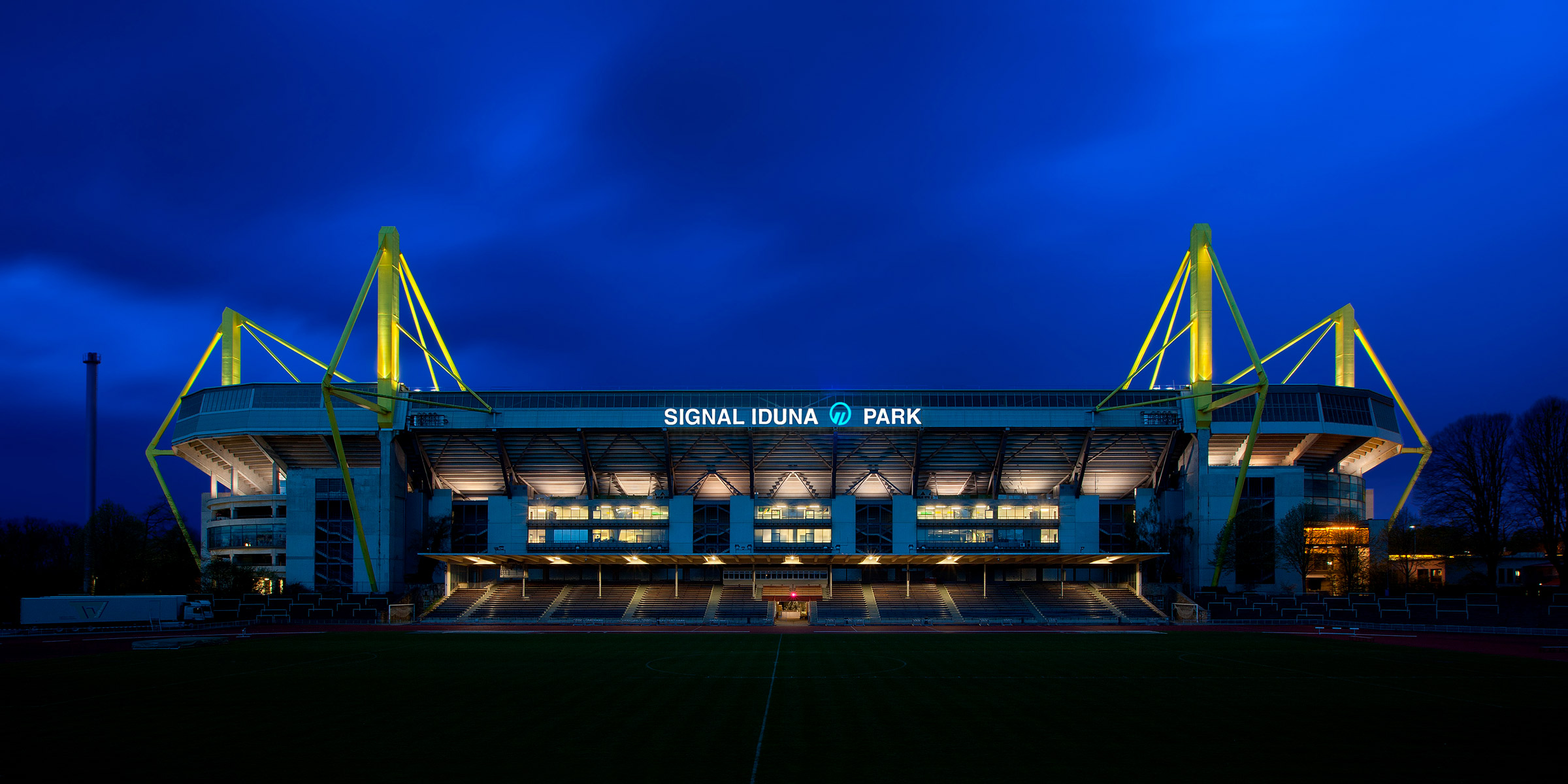 Signal Iduna Park - Borussia Dortmund.jpg