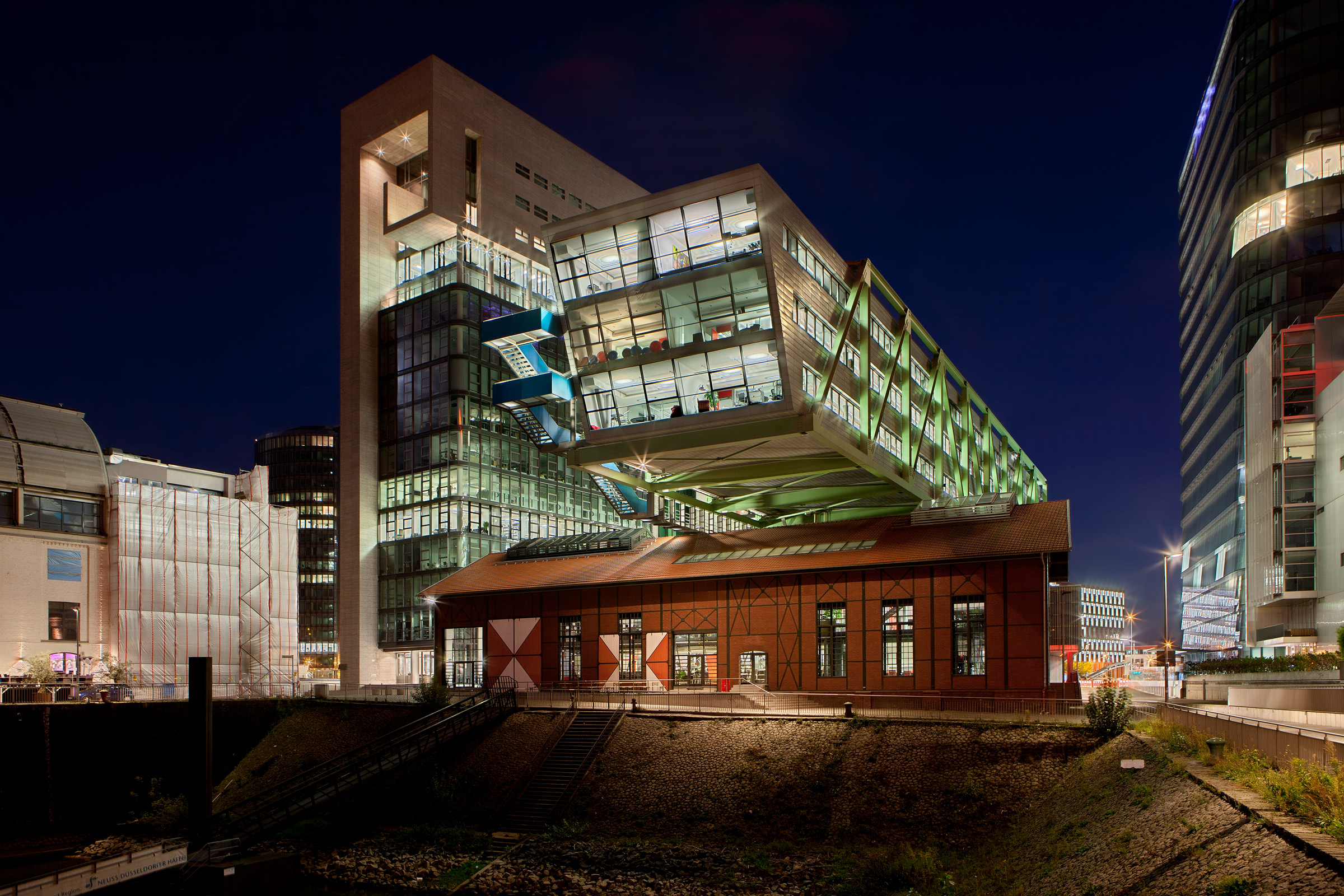 Wolkenbügel / Port Event Center / DOCK II.jpg