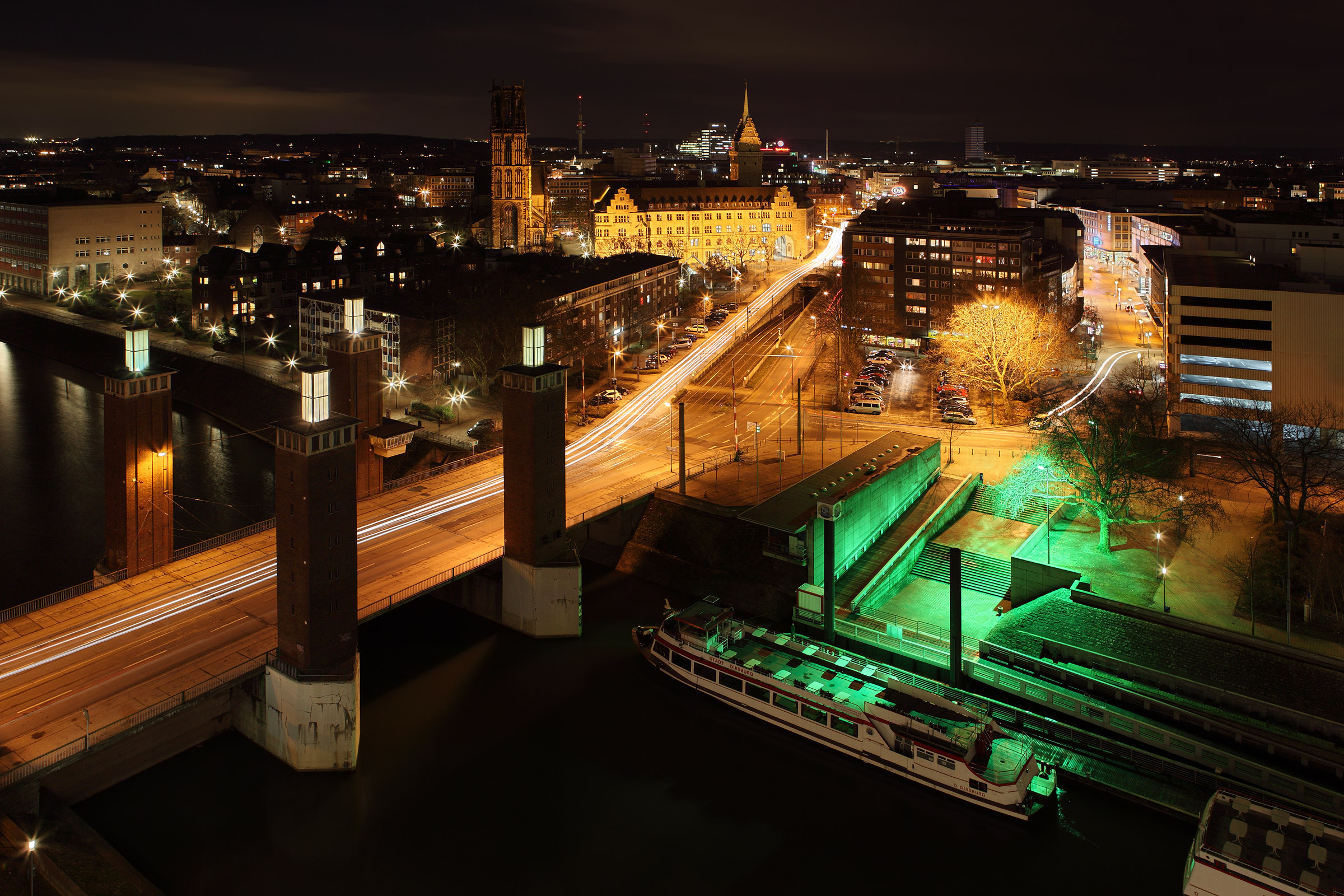 Blick über Duisburg II – Schwanentor und Altstadt 