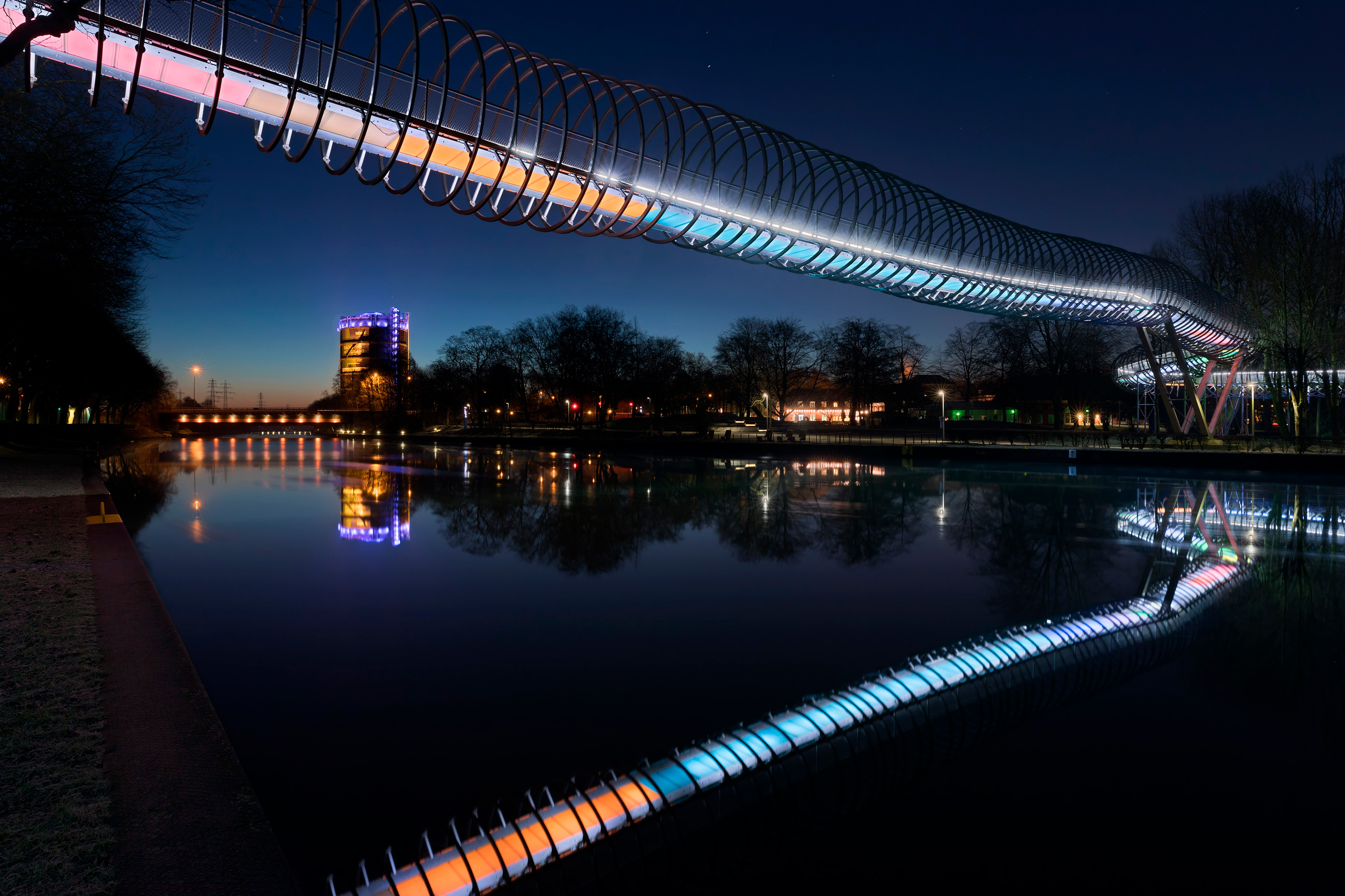 Slinky Springs to Fame vs. Gasometer