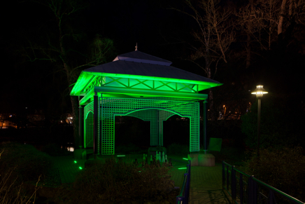 Eine Studie in Grün VI – Der Pavillon im Kurpark Rheinhardshausen.jpg