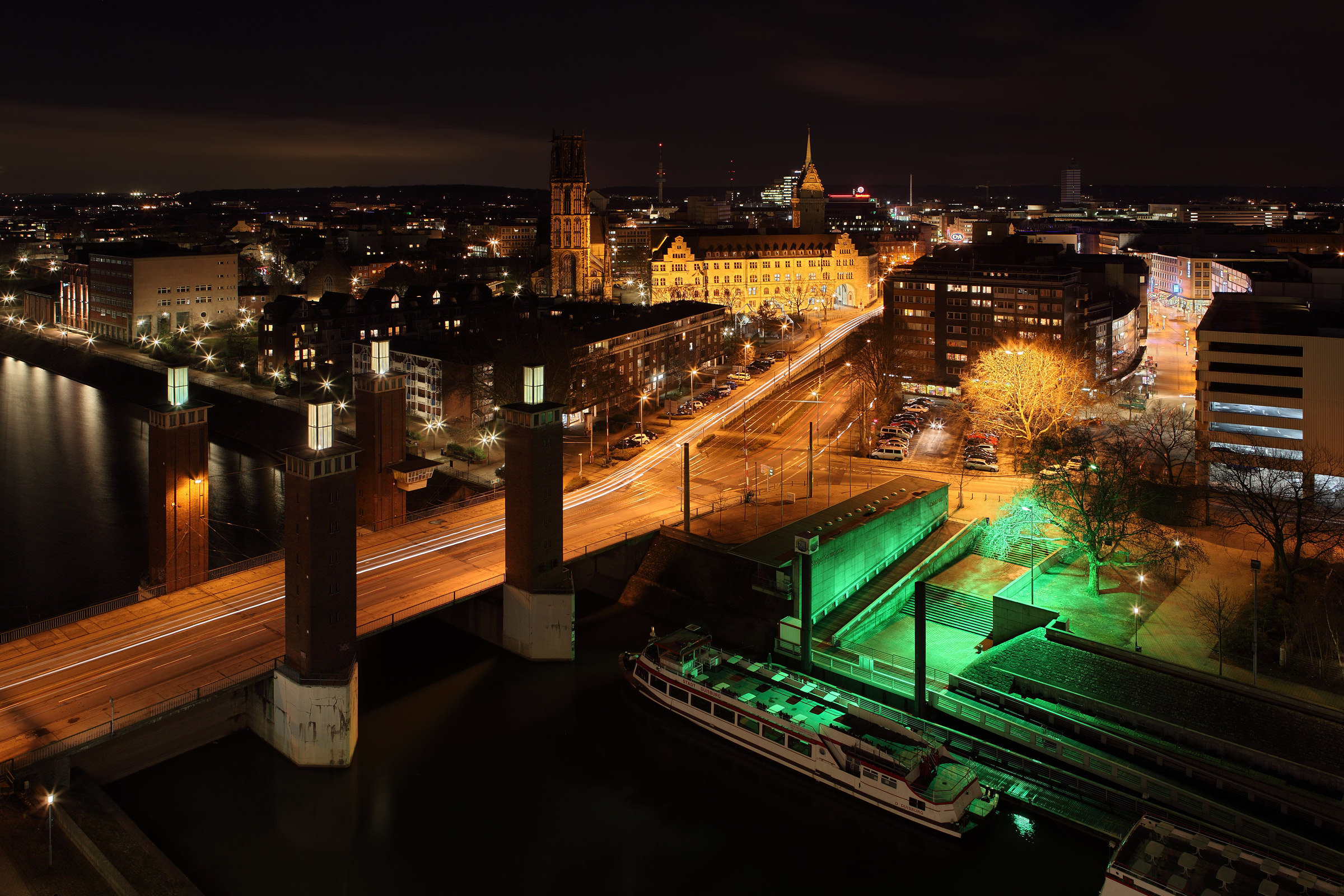 Blick über Duisburg II B – Schwanentor und Altstadt .jpg