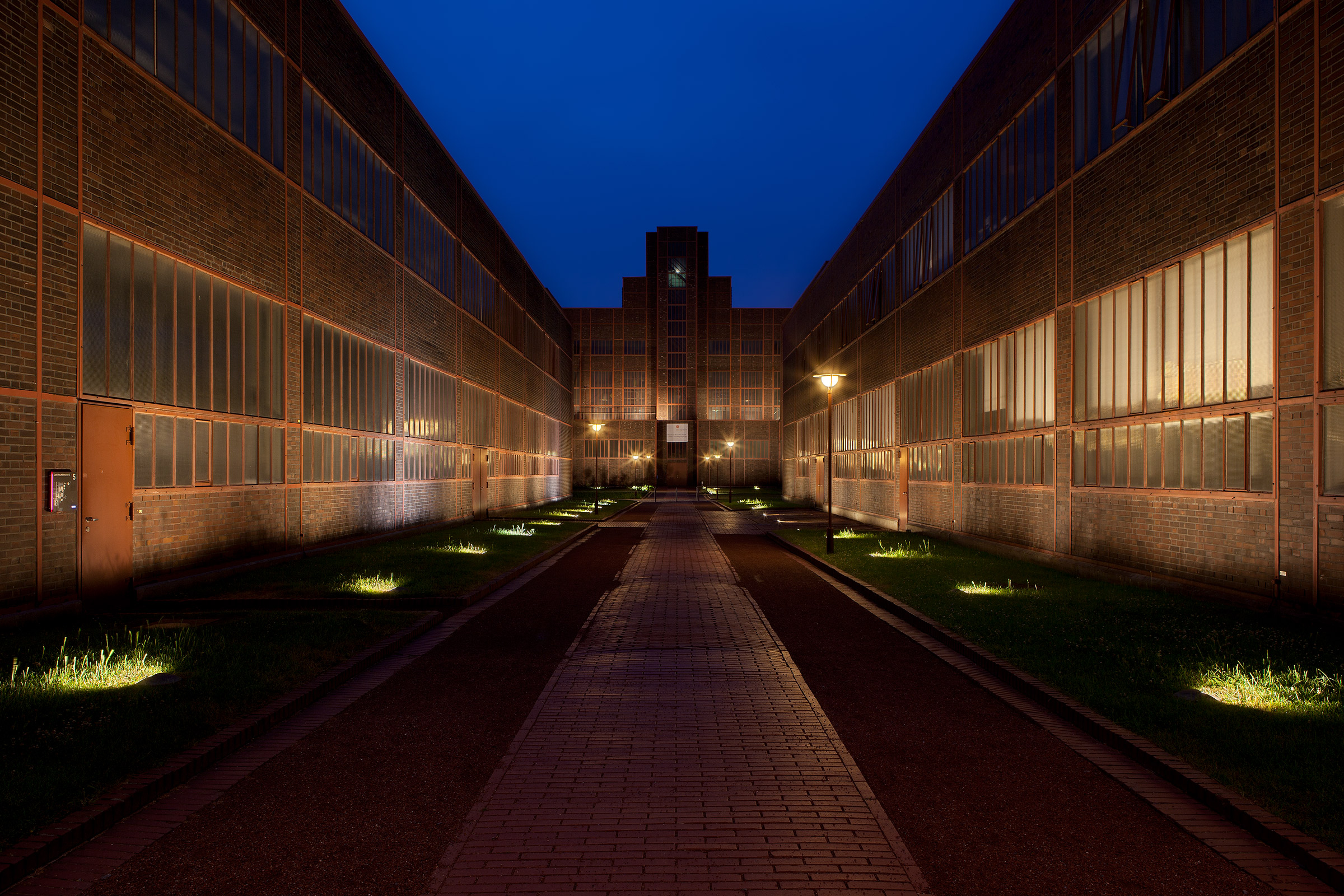 Weltkulturerbe Zeche Zollverein – Blick zum Red Dot Design Museum I.jpg