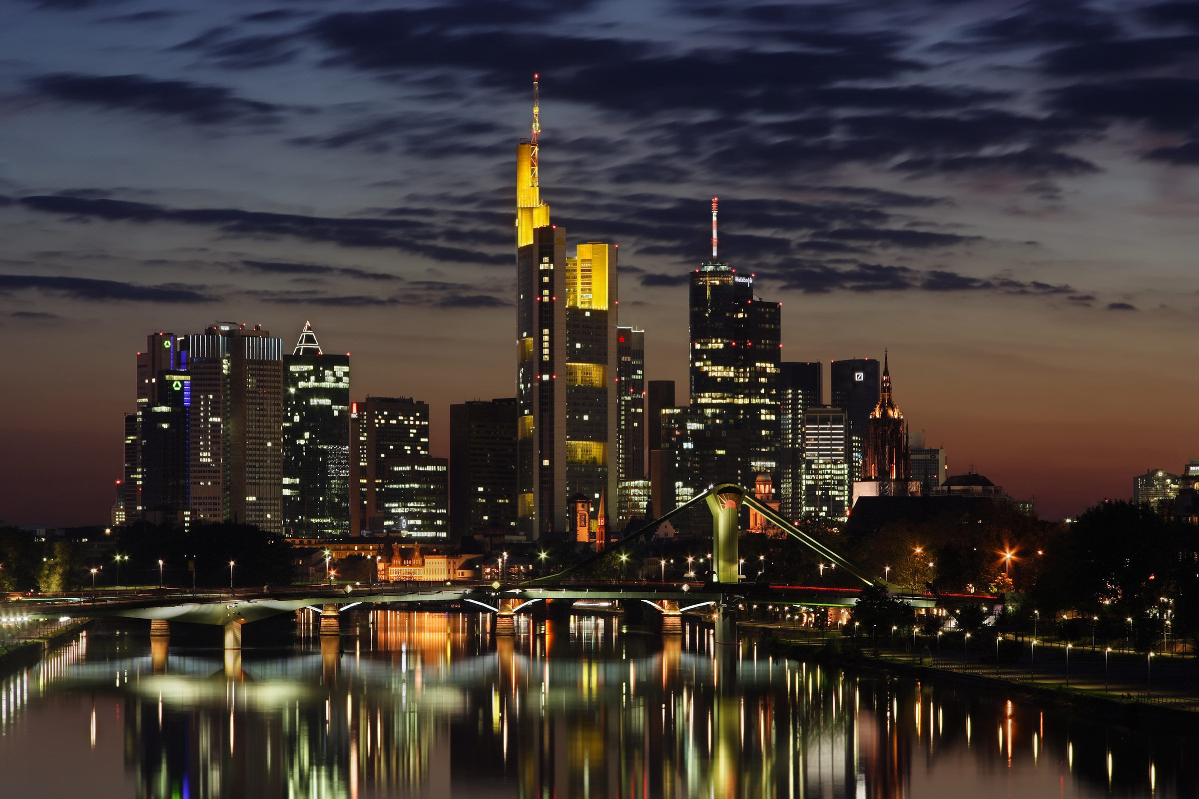 Mainhatten I - Skyline Frankfurt - 2008.jpg