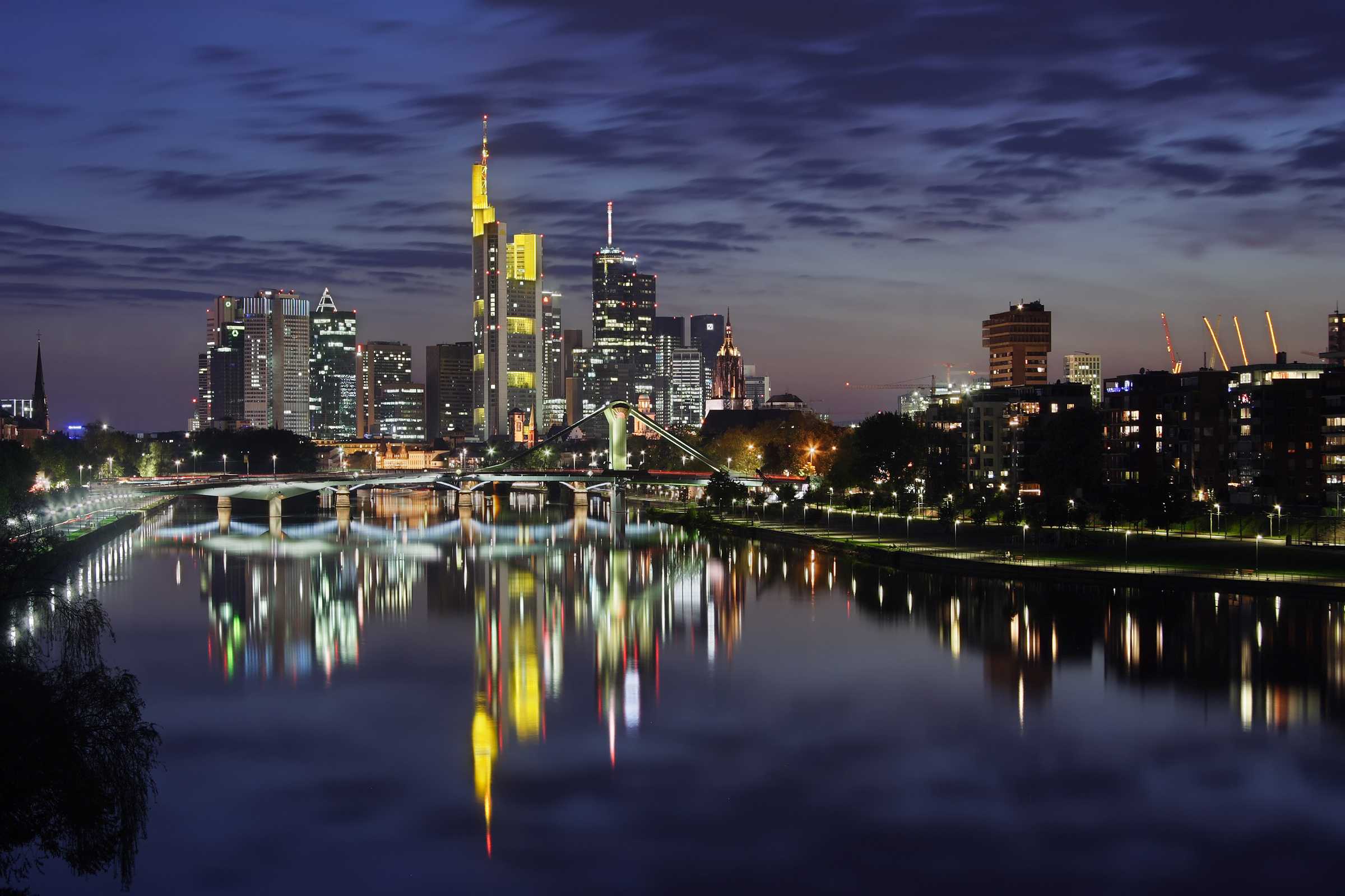 Mainhatten II - Skyline Frankfurt - 2008.jpg