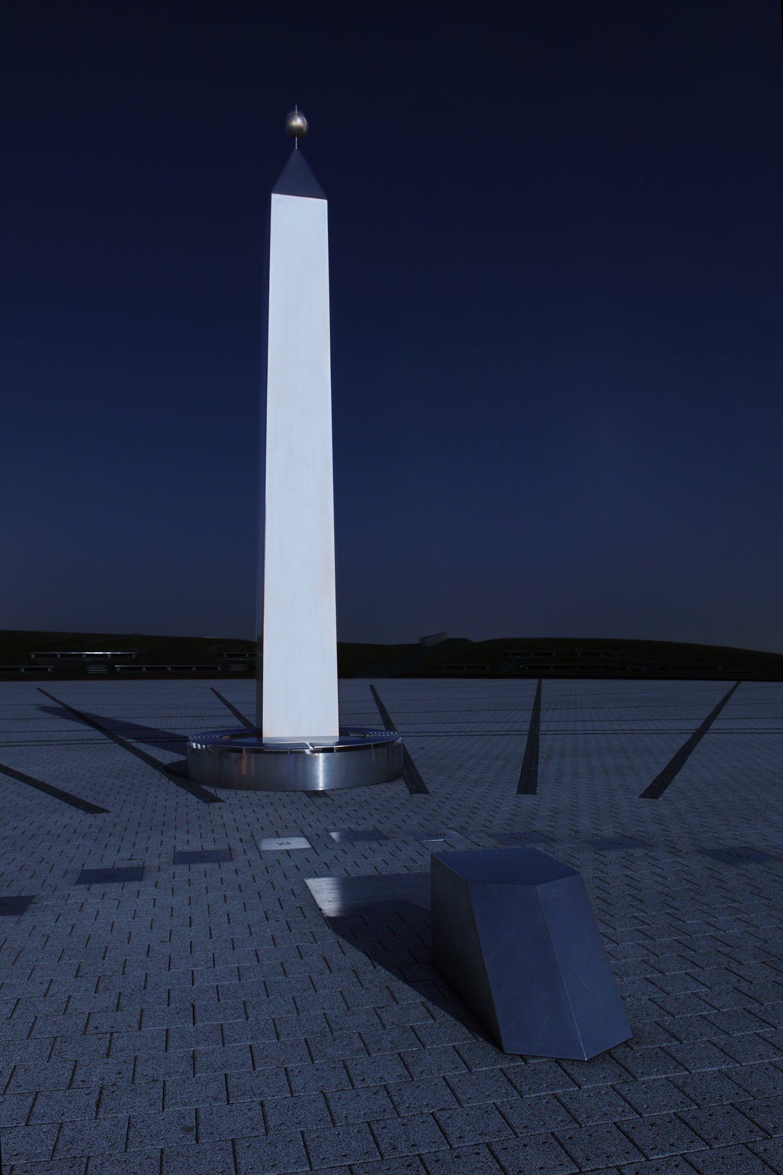 Obelisk - Horizontalsonnenuhr - Halde Hoheward II